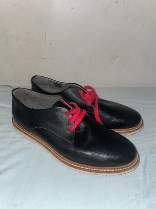 Zapatos CR7 Negros Cordones Rojos