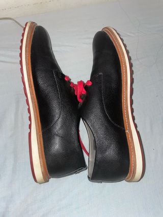 Zapatos CR7 Negros Cordones Rojos