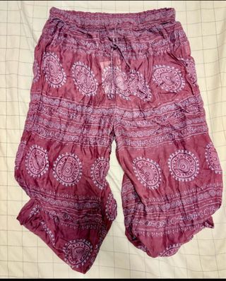 Pantalón estampado morado talla única