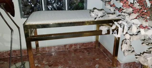 Banchetto vintage in metallo dorato