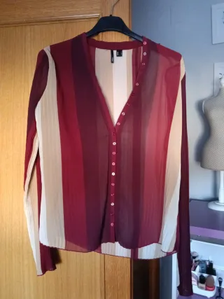 Camisa de rayas beige y roja