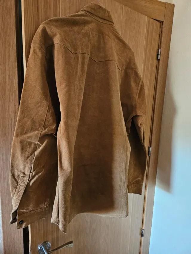 Chaqueta de piel marrón