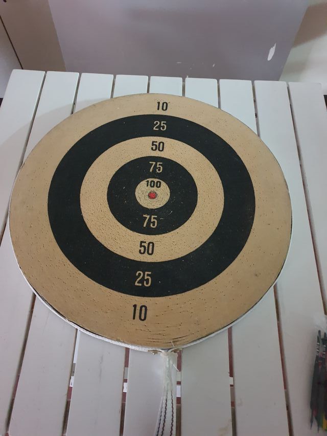 Diana de dardos con dardos