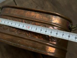 Mini jardinera de metal con relieve