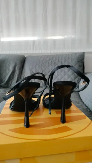 Sandalias MNG Negras Elegantes