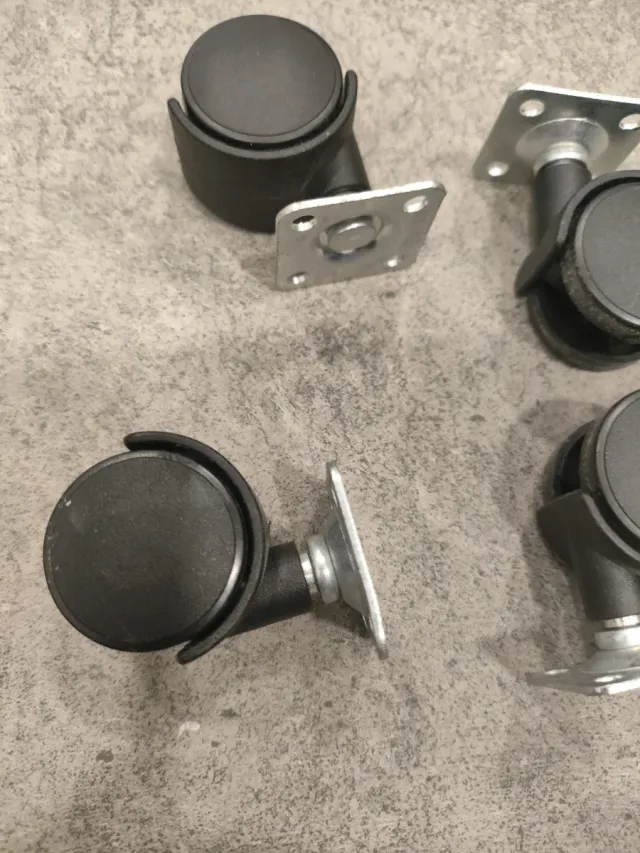 4 Rodas Giratórias Pretas