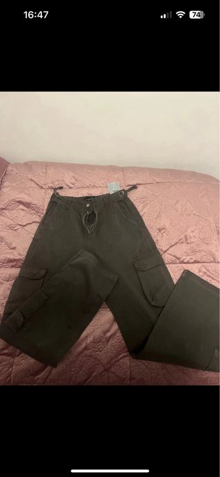 Pantalón cargo Stradivarius