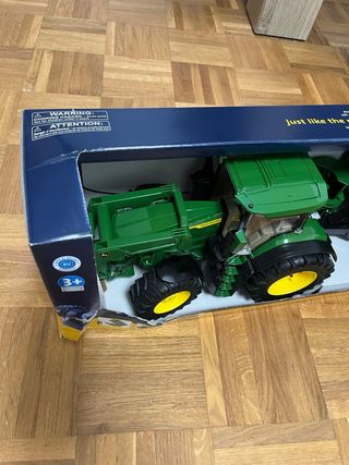 Tractor Bruder con remolque