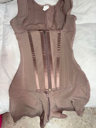 Faja moldeadora beige con cremallera