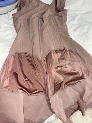 Faja moldeadora beige con cremallera