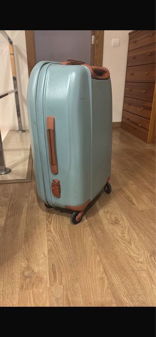 Maleta rígida celeste con detalles marron