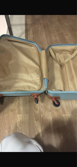 Maleta rígida celeste con detalles marron