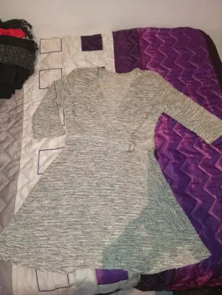 SOLO ENVÍOS. Vestido corto blanco, verdoso y plata