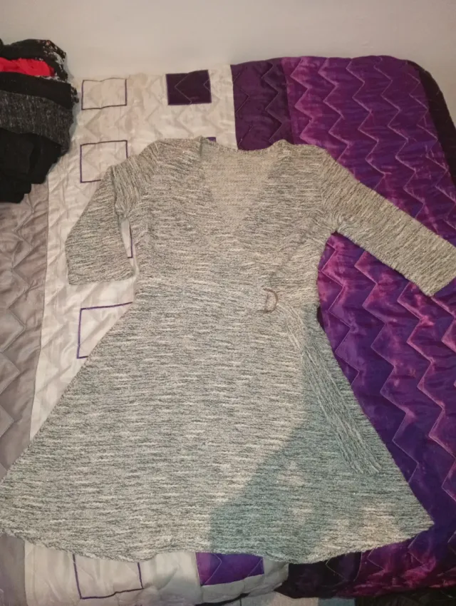 SOLO ENVÍOS. Vestido corto blanco, verdoso y plata