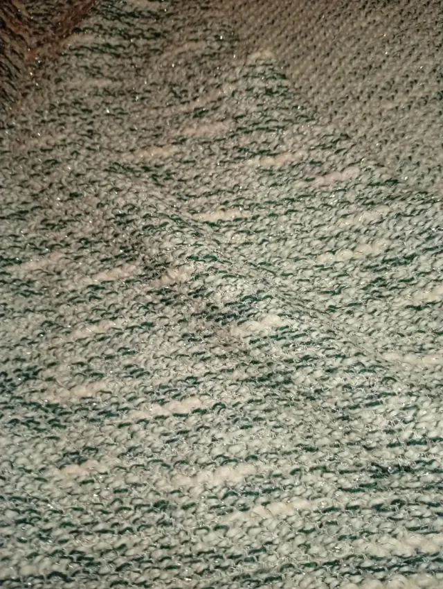 SOLO ENVÍOS. Vestido corto blanco, verdoso y plata