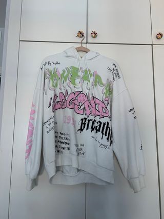 Sudadera Bershka graffiti