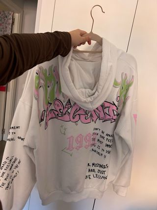 Sudadera Bershka graffiti