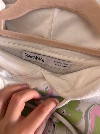 Sudadera Bershka graffiti