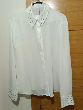 Blusa Zara blanca con cristales Talla M