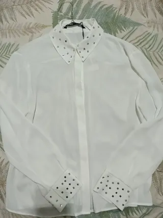 Blusa Zara blanca con cristales Talla M