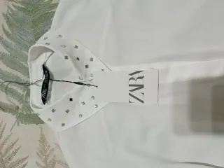 Blusa Zara blanca con cristales Talla M