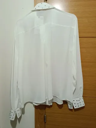 Blusa Zara blanca con cristales Talla M
