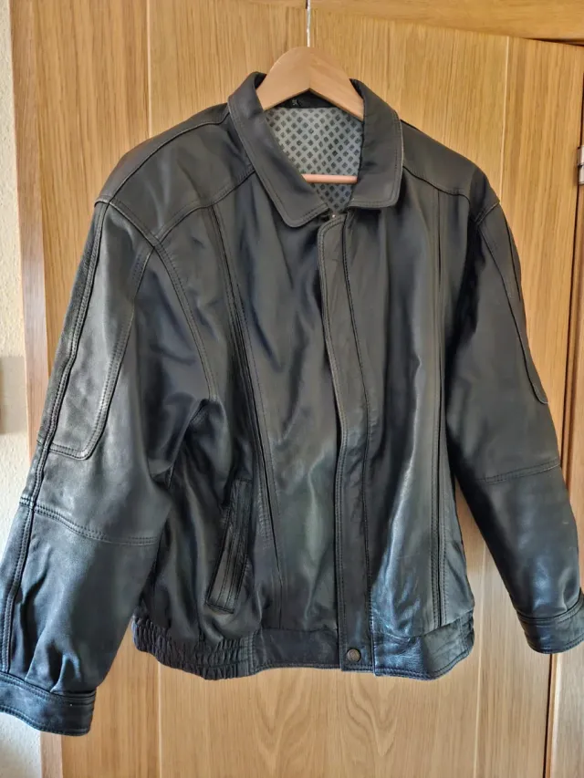 Chaqueta de cuero negra