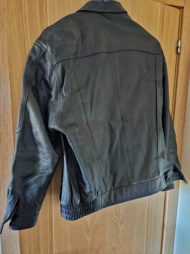 Chaqueta de cuero negra