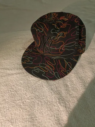 Gorra NY Yankees Negra Diseño Abstracto