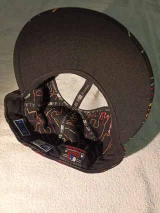 Gorra NY Yankees Negra Diseño Abstracto