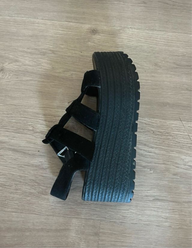 Sandalias altas negras