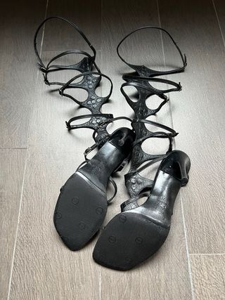 Sandalias gladiador tacón aguja negras