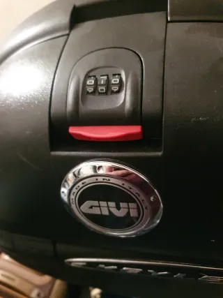 Maletas Laterales Moto Givi Keyless + soporte