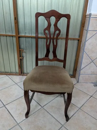 Sillas de madera estilo clásico