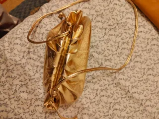Bolso de fiesta dorado