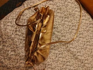 Bolso de fiesta dorado