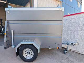 Remolque cerrado 4x4