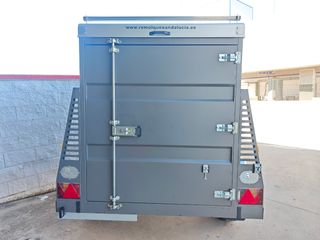 Remolque cerrado 4x4