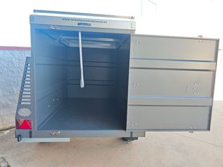 Remolque cerrado 4x4