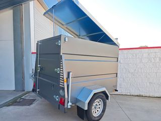 Remolque cerrado 4x4