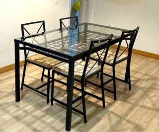 Mesa comedor cristal y 6 sillas hierro