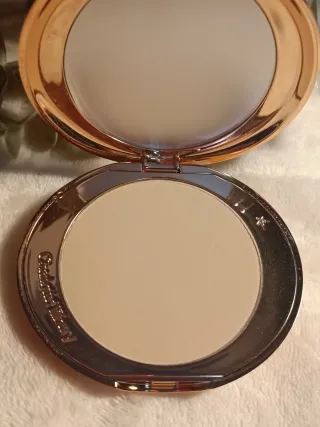Polvos Compactos Charlotte Tilbury Beige Dorado