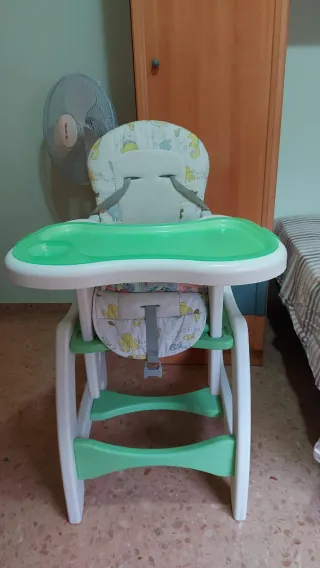 Trona de bebé convertible en silla