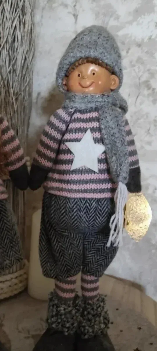 2 bonecos com coração iluminado