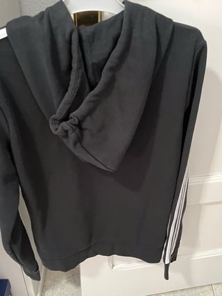 Chaqueta Adidas con cremallera y capucha