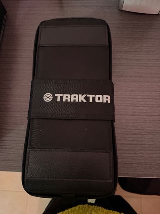 Controlador DJ Traktor Kontrol X1 MK1