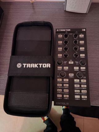 Controlador DJ Traktor Kontrol X1 MK1