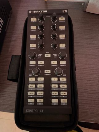 Controlador DJ Traktor Kontrol X1 MK1