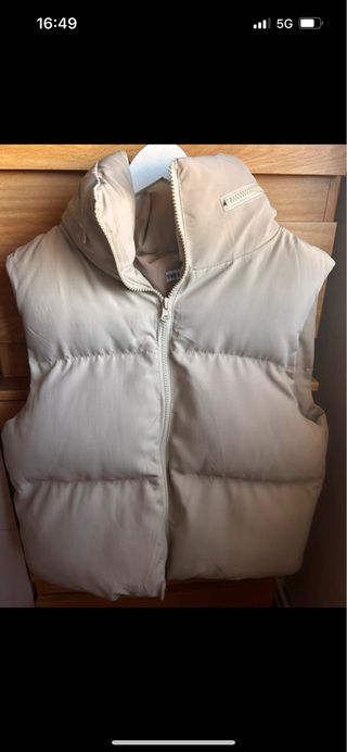Chaleco acolchado beige mujer