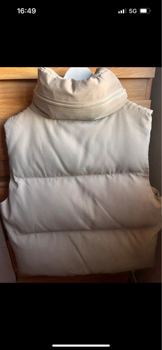 Chaleco acolchado beige mujer